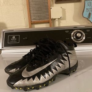 Nike ALFA MENACE football cleats